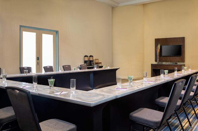 בית מלון כפרי Aloft Dallas Downtown