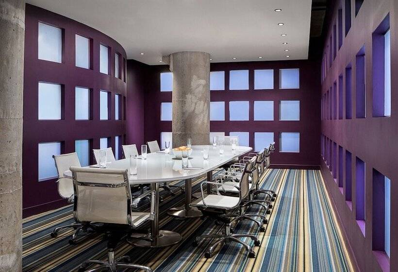 בית מלון כפרי Aloft Dallas Downtown