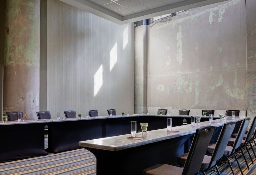 בית מלון כפרי Aloft Dallas Downtown