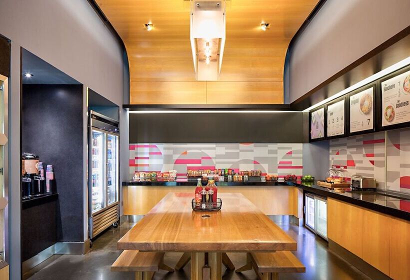 בית מלון כפרי Aloft Dallas Downtown