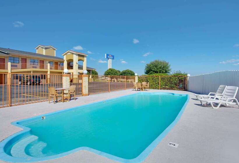 בית מלון כפרי Baymont By Wyndham Terrell