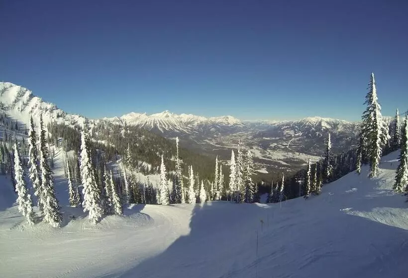 ホテル Fernie Slopeside Lodge