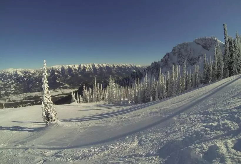 ホテル Fernie Slopeside Lodge