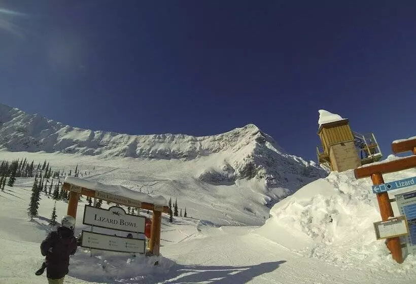 ホテル Fernie Slopeside Lodge