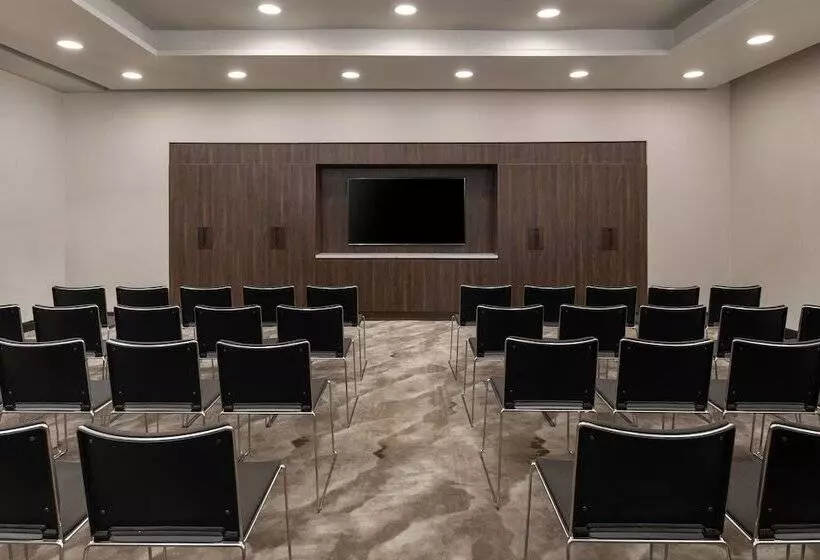 هتل Four Points By Sheraton Lagos