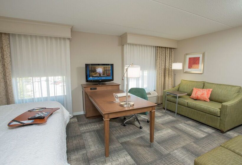 Отель Hampton Inn & Suites Cincinnati Union Center