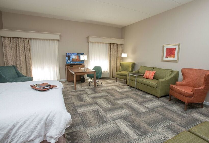 Отель Hampton Inn & Suites Cincinnati Union Center