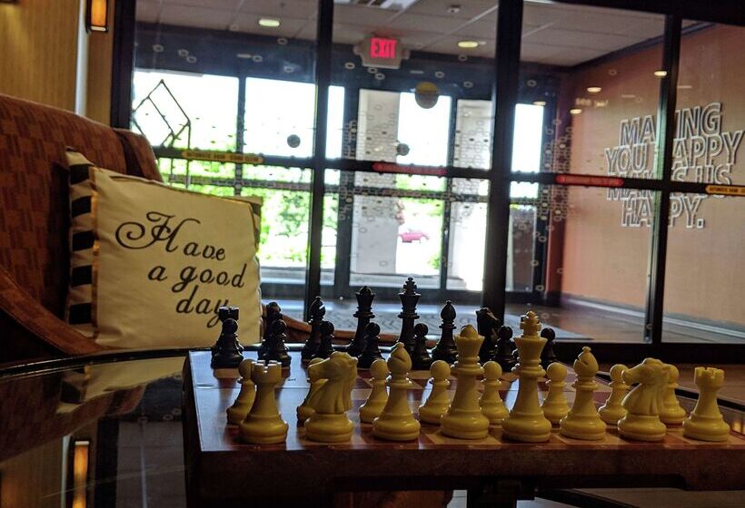 Отель Hampton Inn & Suites Cincinnati Union Center