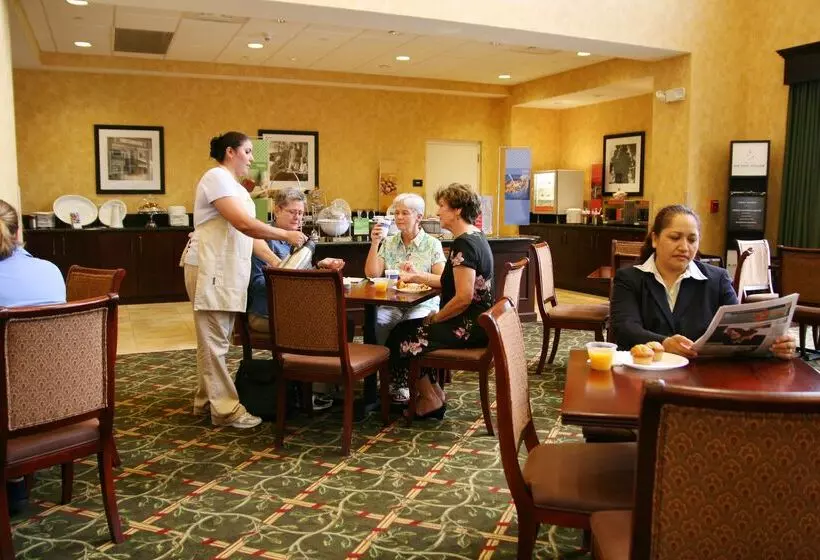 ホテル Hampton Inn And Suites Dobson