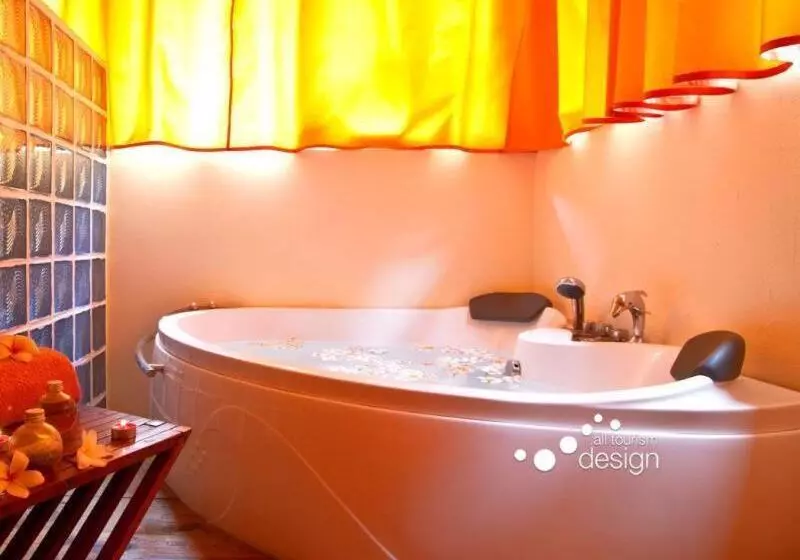 هتل Hibiscus Boutique