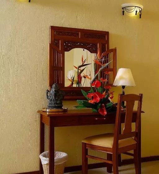 هتل Hibiscus Boutique