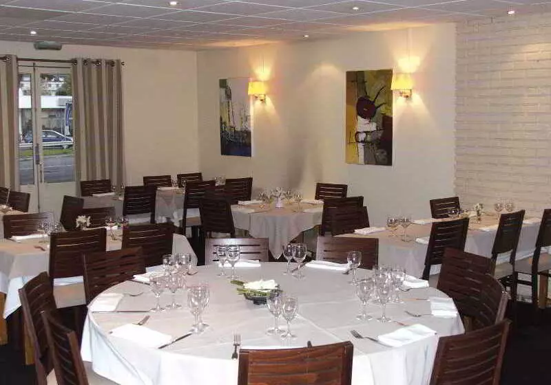 בית מלון כפרי The Originals City, Hôtel Ambacia, Tours Sud