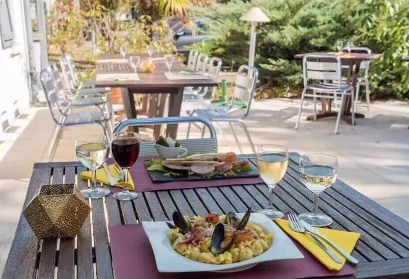 בית מלון כפרי The Originals City, Hôtel Ambacia, Tours Sud