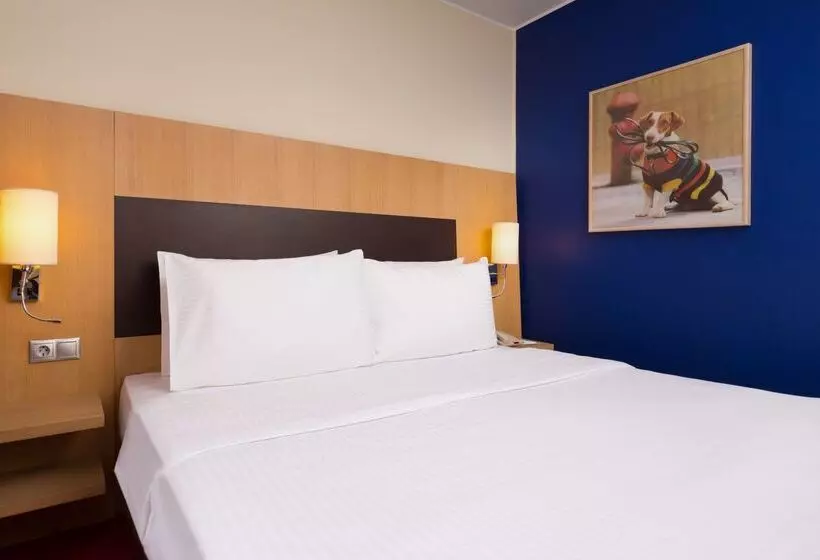 בית מלון כפרי Park Inn By Radisson Nevsky St Petersburg