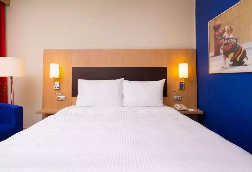 בית מלון כפרי Park Inn By Radisson Nevsky St Petersburg