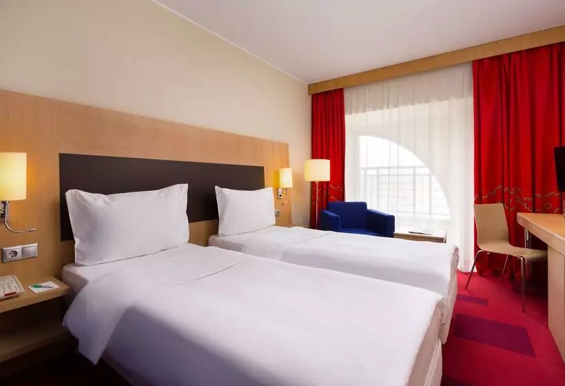 בית מלון כפרי Park Inn By Radisson Nevsky St Petersburg