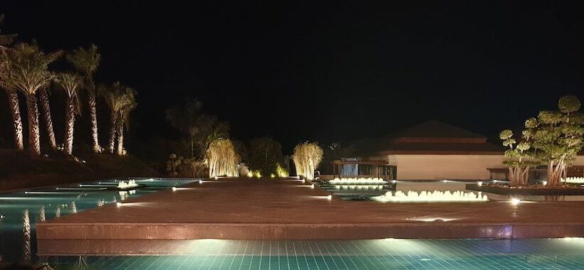 هتل The Cabbana Resort & Spa