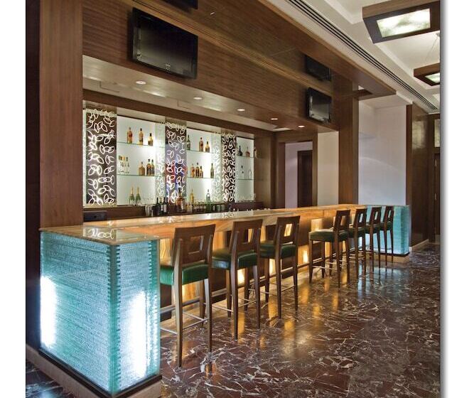 هتل The Cabbana Resort & Spa