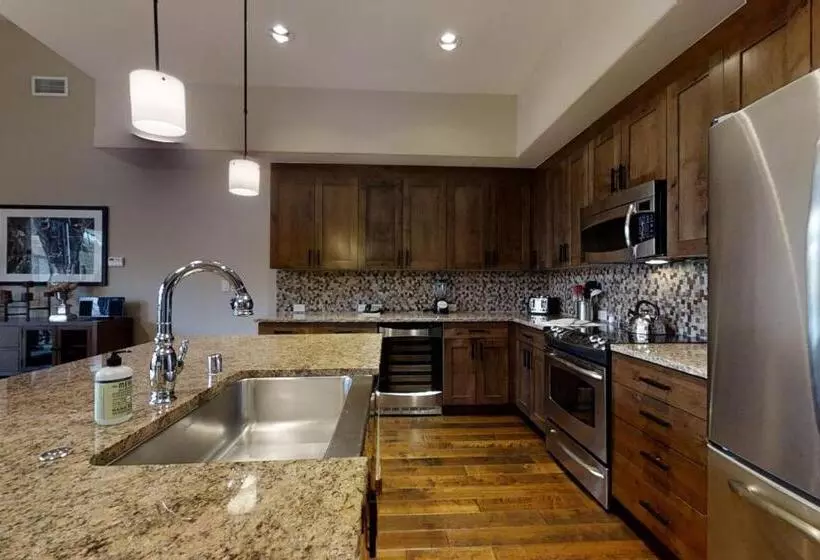 酒店 Trailhead Lodge 4100