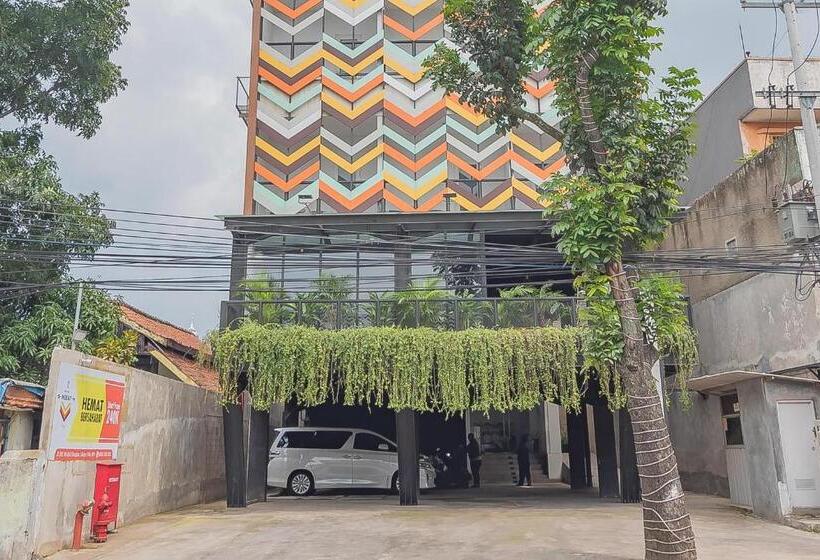 Reddoorz Premium @ Hotel Hebat