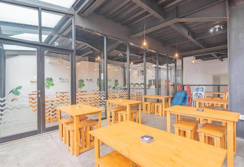 Reddoorz Premium @ Hotel Hebat