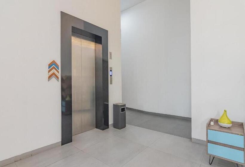 Reddoorz Premium @ Hotel Hebat