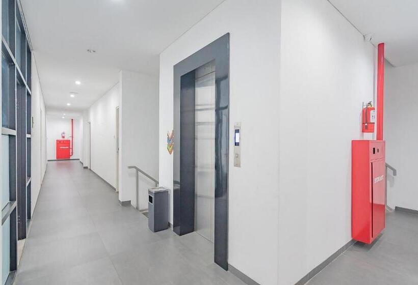 Reddoorz Premium @ Hotel Hebat