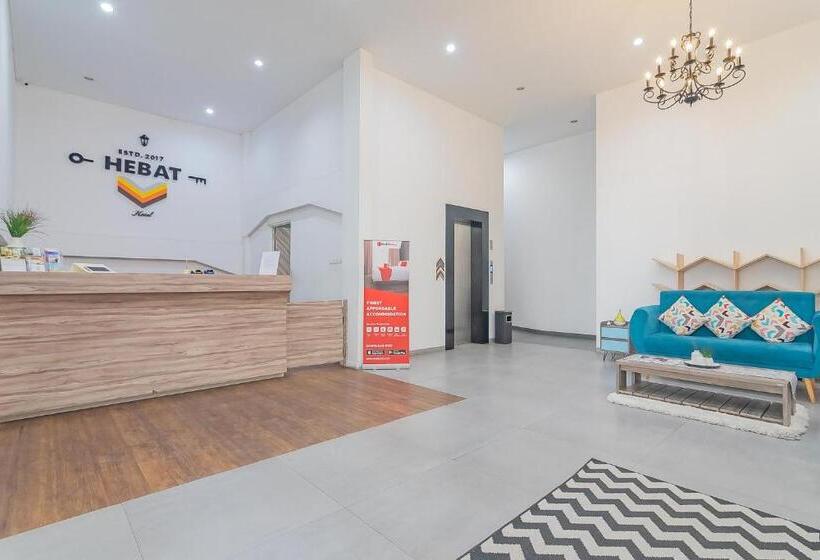 Reddoorz Premium @ Hotel Hebat