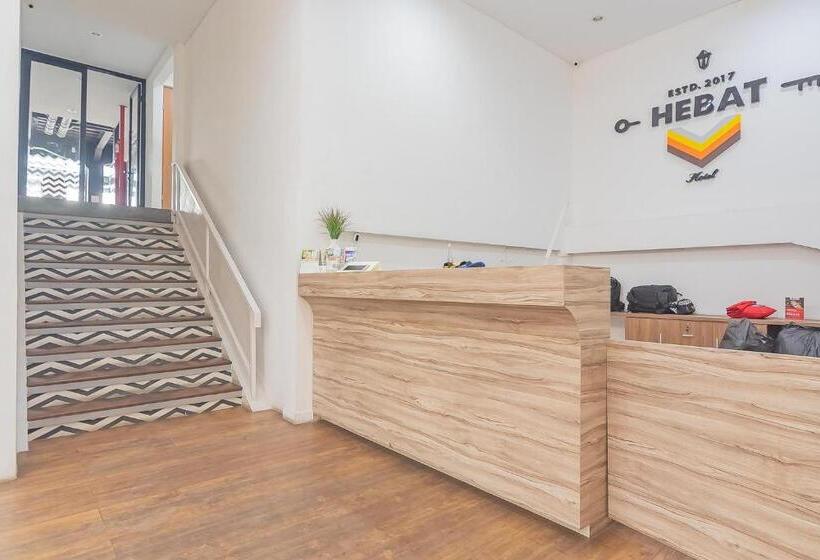 Reddoorz Premium @ Hotel Hebat