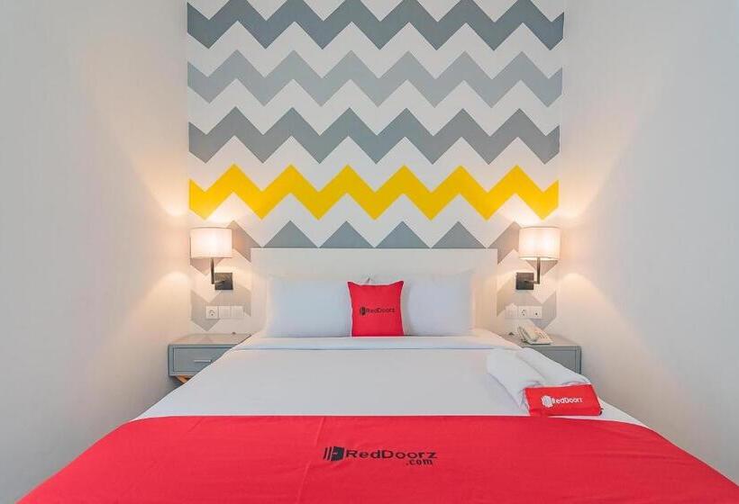 Reddoorz Premium @ Hotel Hebat