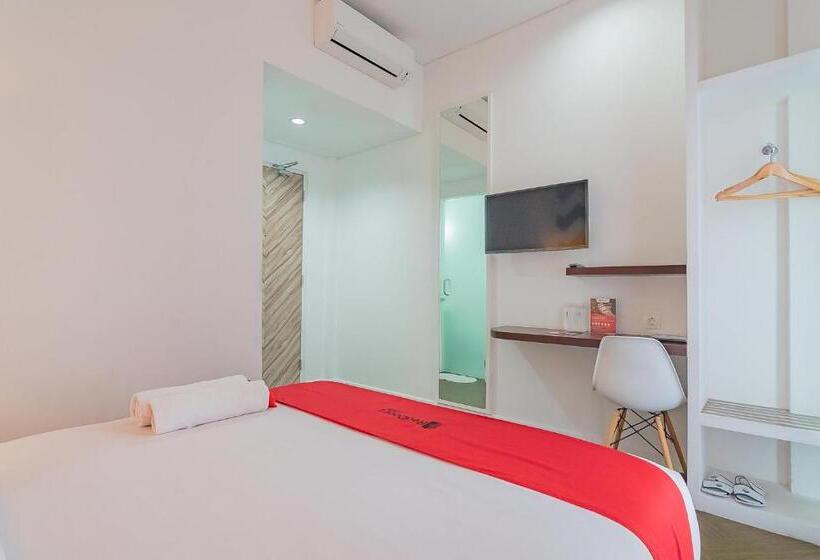 Reddoorz Premium @ Hotel Hebat