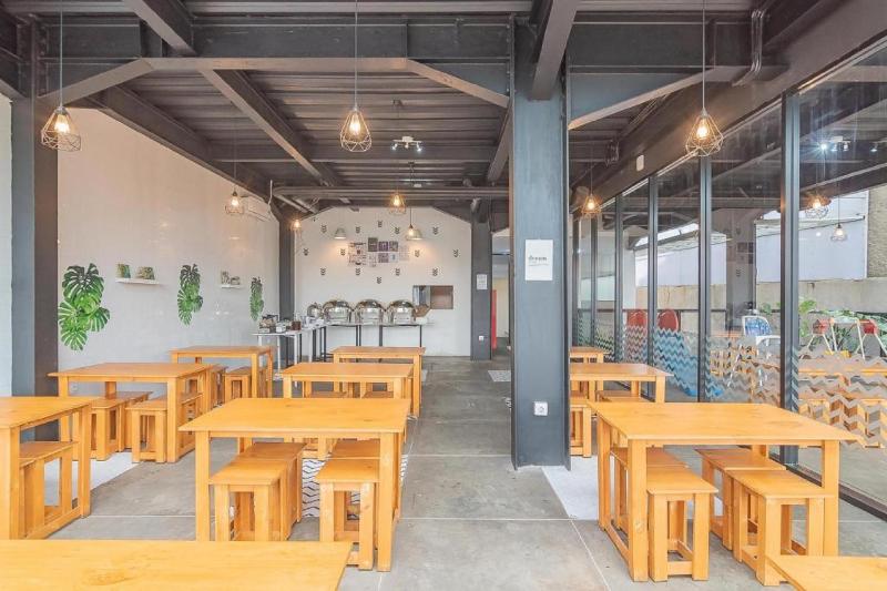 Reddoorz Premium @ Hotel Hebat