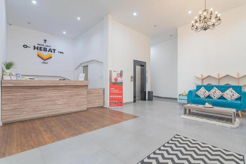 Reddoorz Premium @ Hotel Hebat