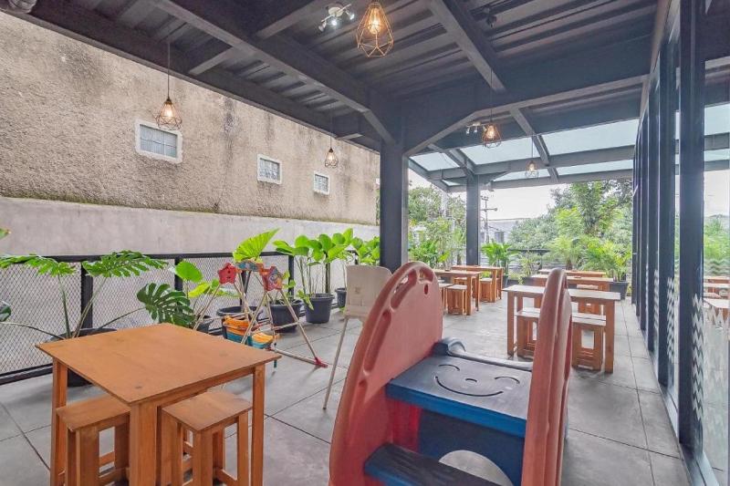 Reddoorz Premium @ Hotel Hebat