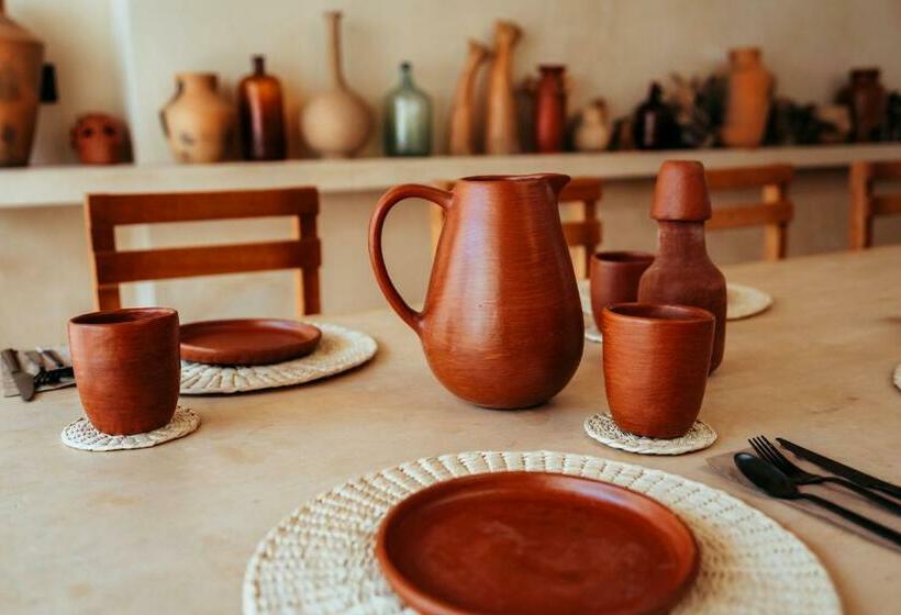 تختخواب و صبحانه Bajo Las Hojas