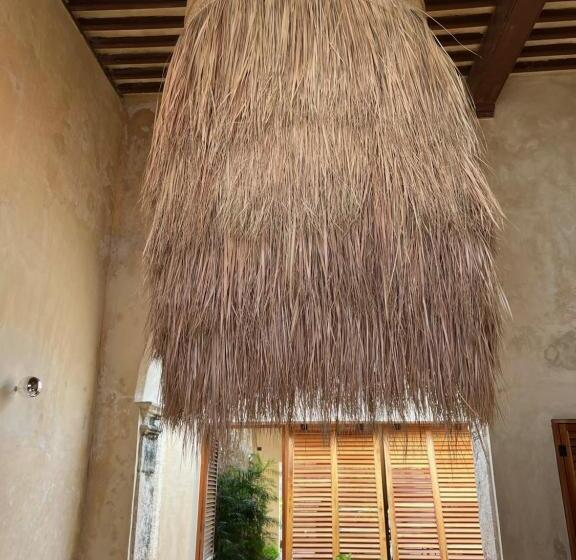 تختخواب و صبحانه Bajo Las Hojas