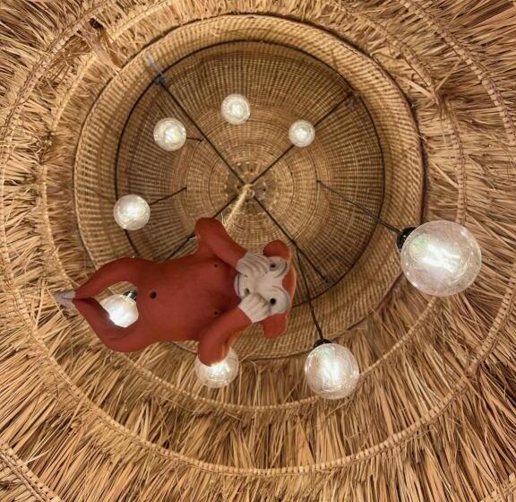 تختخواب و صبحانه Bajo Las Hojas