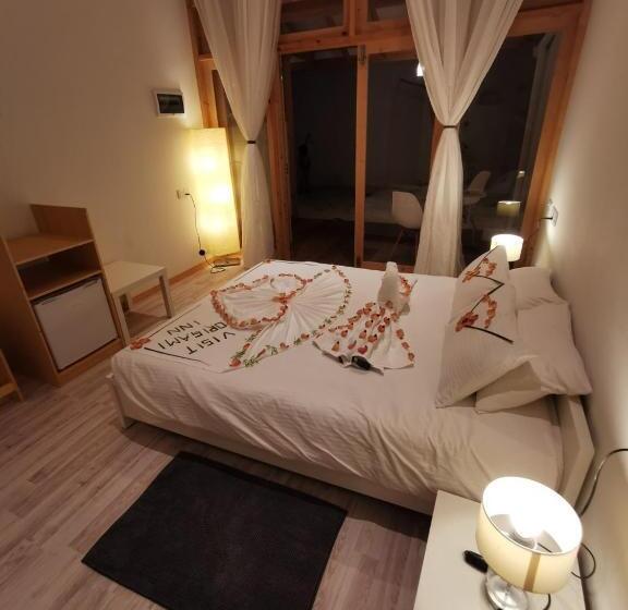 تختخواب و صبحانه Origami Inn Himandhoo