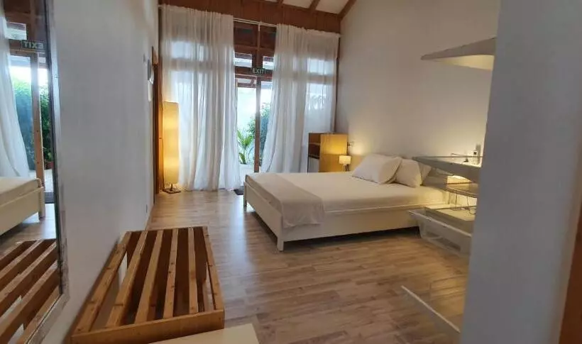 تختخواب و صبحانه Origami Inn Himandhoo