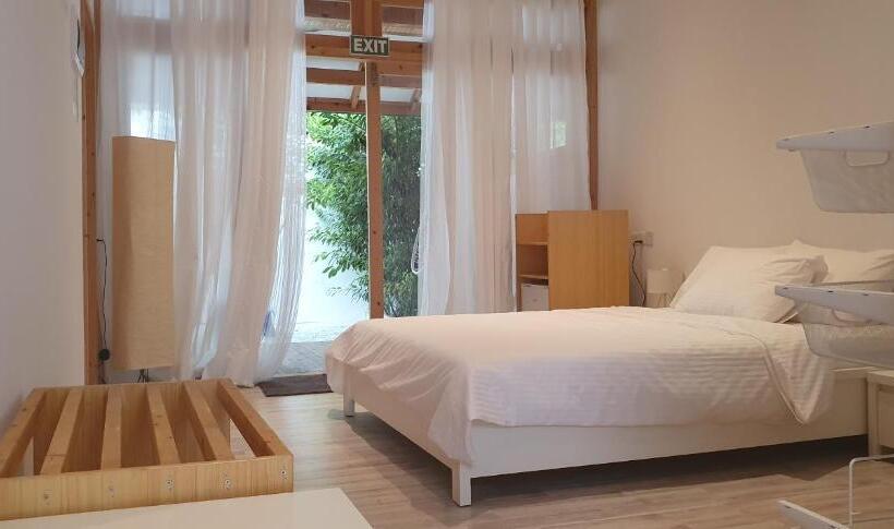 تختخواب و صبحانه Origami Inn Himandhoo