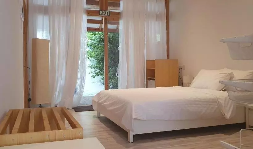 تختخواب و صبحانه Origami Inn Himandhoo