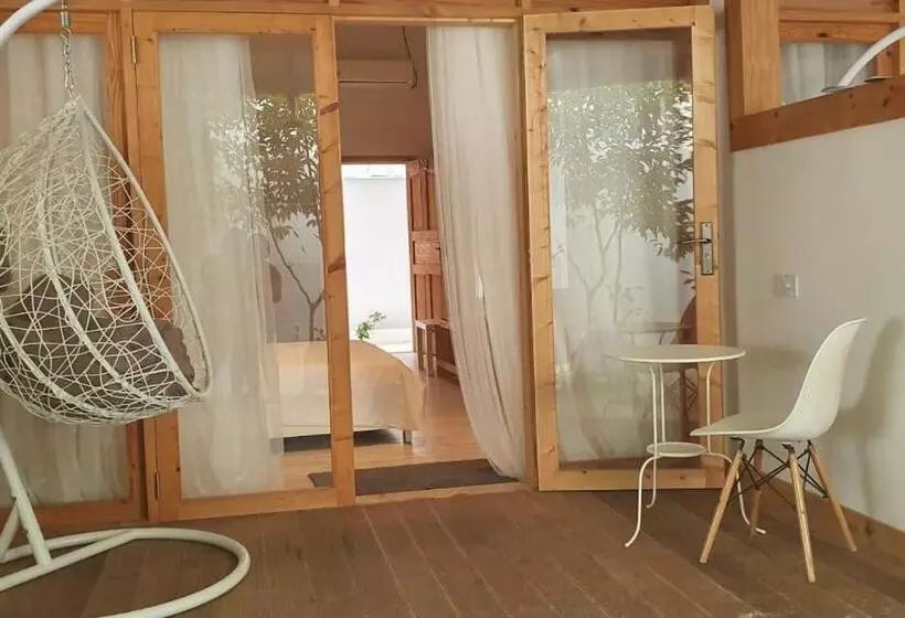 تختخواب و صبحانه Origami Inn Himandhoo