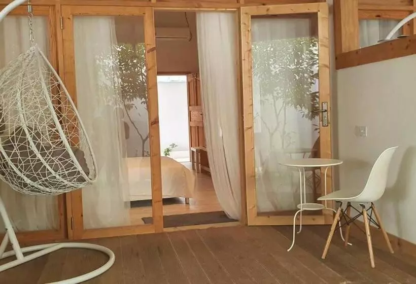 تختخواب و صبحانه Origami Inn Himandhoo