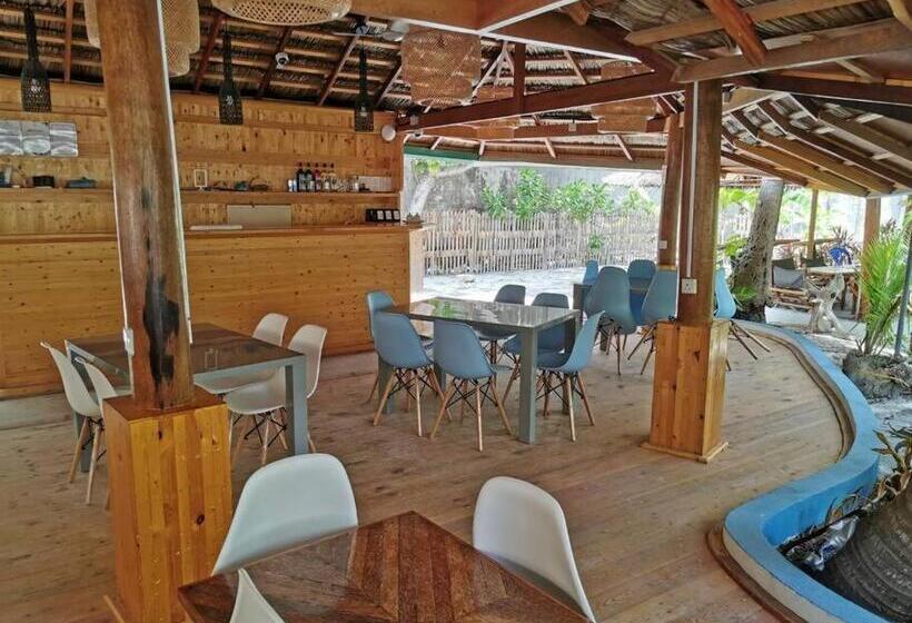 تختخواب و صبحانه Origami Inn Himandhoo