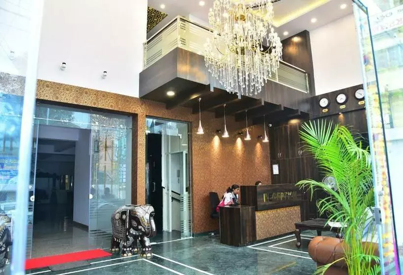 هتل Adh Sak Royal Residency