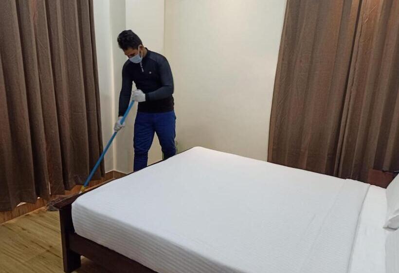 Hotell Adh Sak Royal Residency