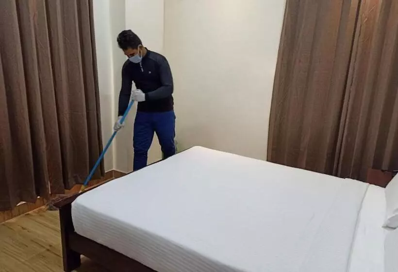 هتل Adh Sak Royal Residency
