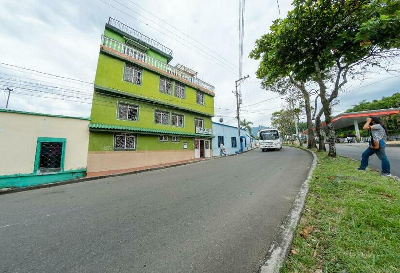 ホテル Ayenda Danilo