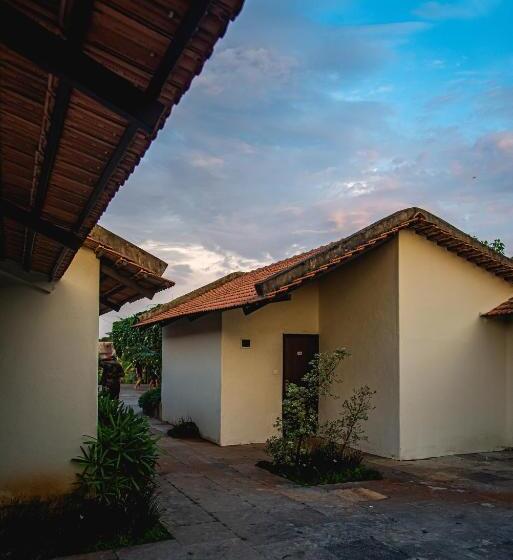 Отель Dandeli Tiger Cottages