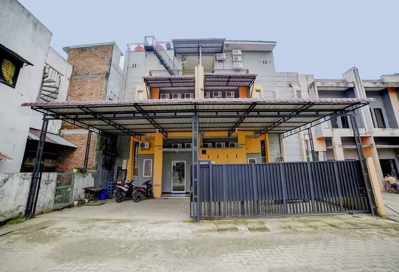ホテル Reddoorz At Teratai Homestay Medan Amplas